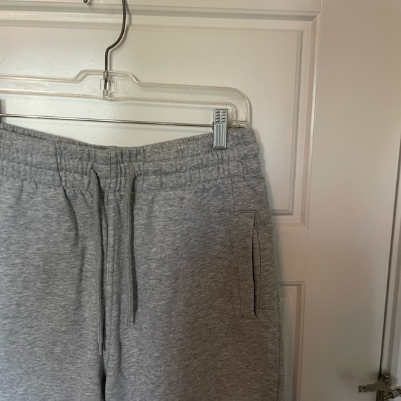 H&M Lounge Shorts - Picture 2 of 5